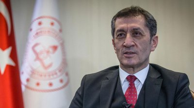 Bakan Selçuk Kamera Karşısına Geçiyor, Canlı Yayında Açıklayacak