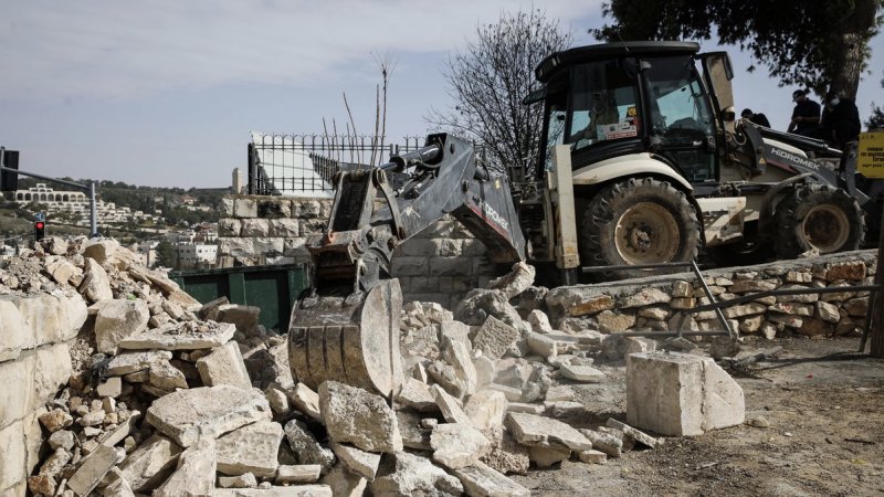 İşgalci İsrail, Kudüs'teki Müslüman mezarlığının duvarını yıktı