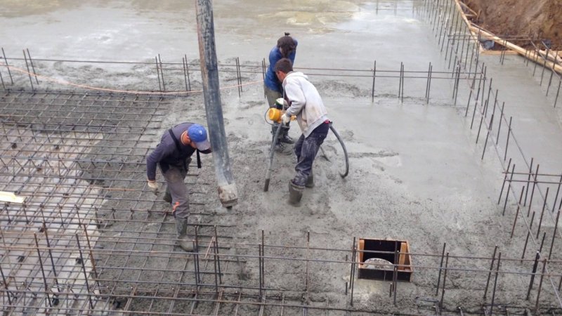 Hızla yükselen çimento fiyatları iş bıraktırdı