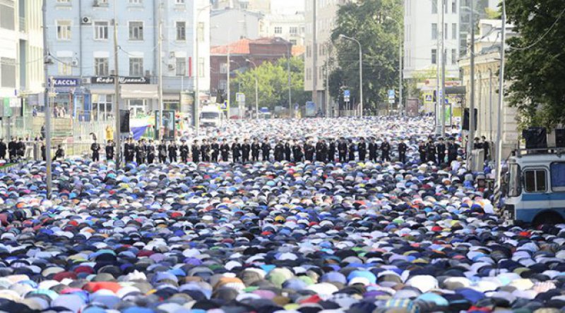 İslam Dünyası Bayram Namazında Buluştu 