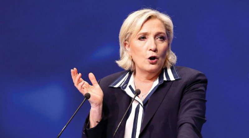 İslam düşmanı Le Pen partisinin adını değiştirdi