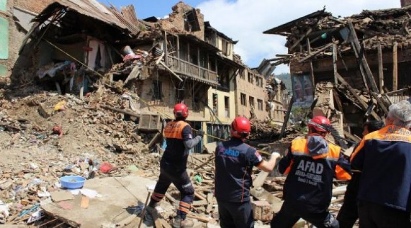 Nepal, 7.3 büyüklüğünde depremle bir kez daha sarsıldı